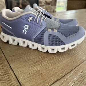 ON Cloud Running Sneakers (women’s)